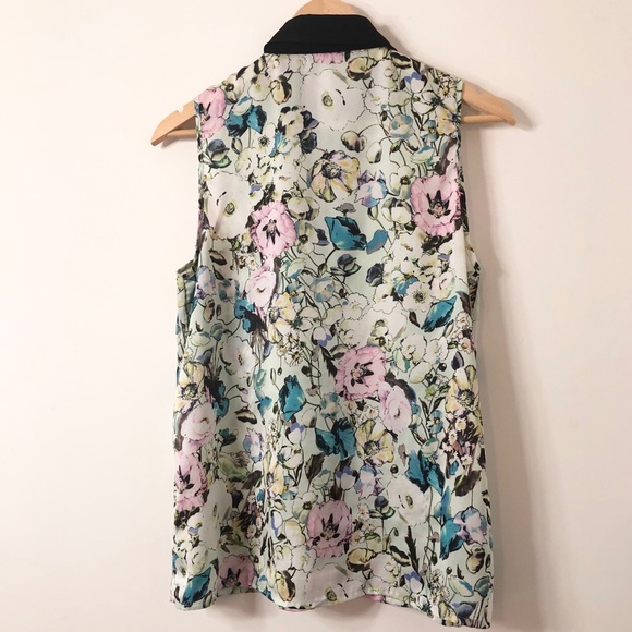 Love Tree Sleeveless Blouse - Picture 3 of 9